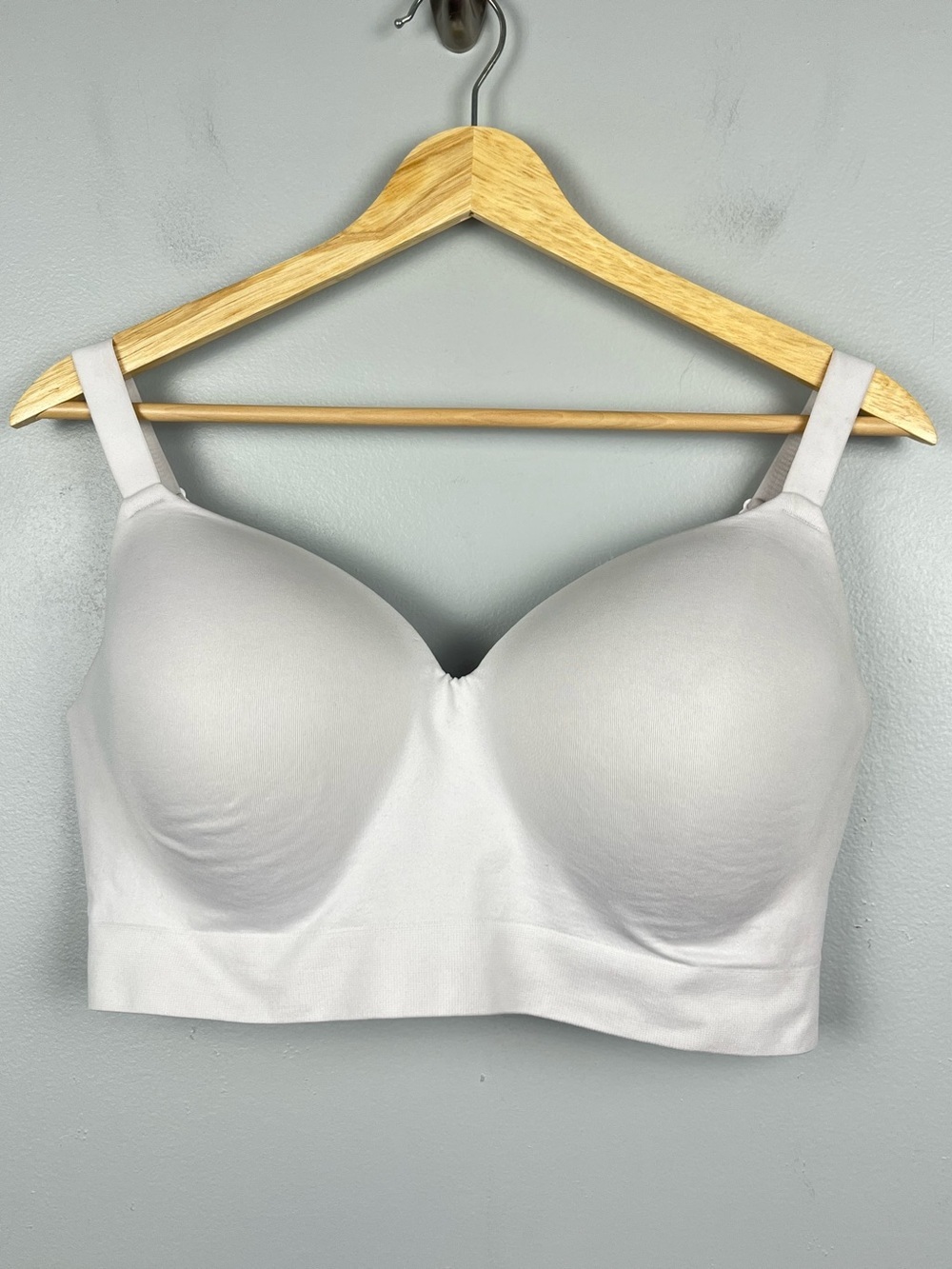 Truekind white Wirefree convertible strap smoothing bra, 2XL.
